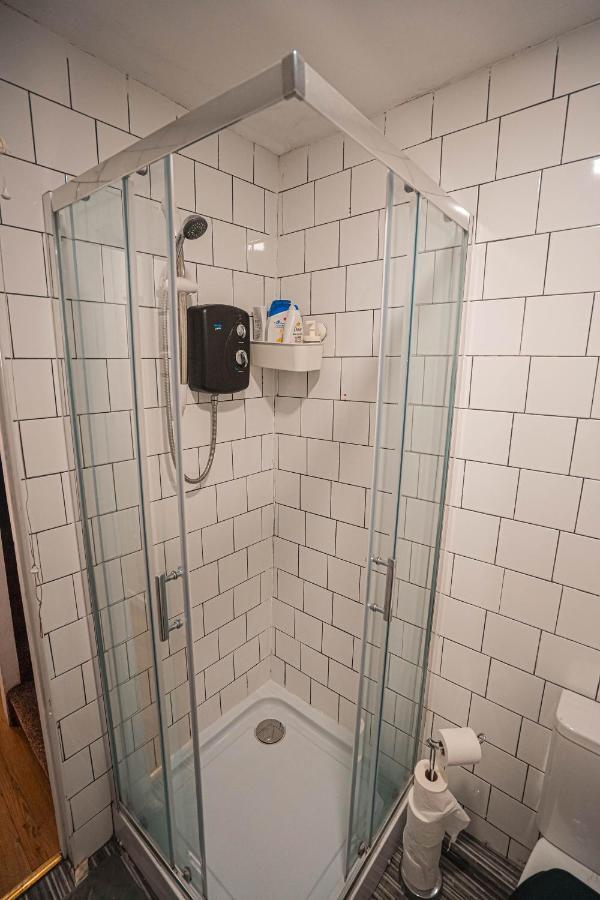 Private And Spacious 2 Bedroom House - Free Parking! คาร์ดิฟฟ์ ภายนอก รูปภาพ