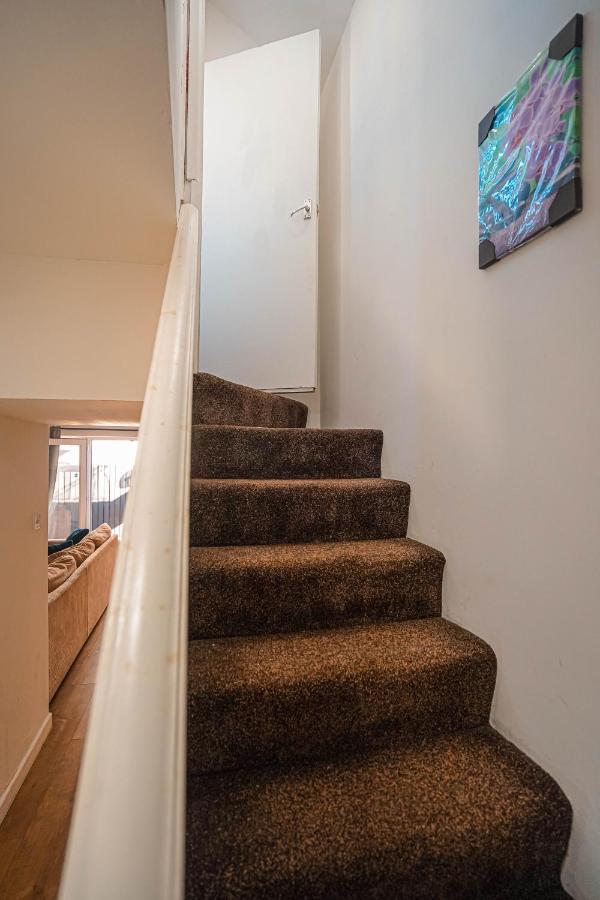 Private And Spacious 2 Bedroom House - Free Parking! คาร์ดิฟฟ์ ภายนอก รูปภาพ
