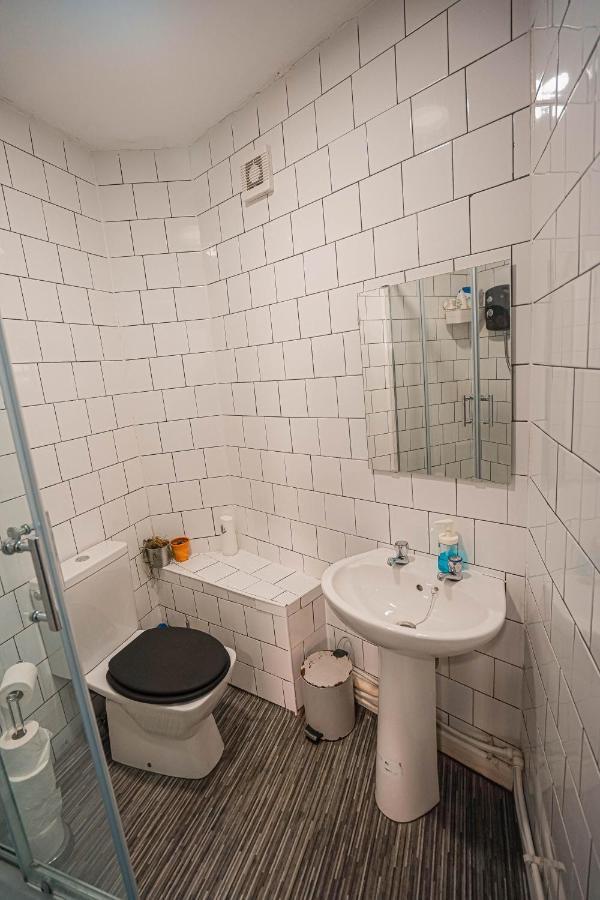 Private And Spacious 2 Bedroom House - Free Parking! คาร์ดิฟฟ์ ภายนอก รูปภาพ
