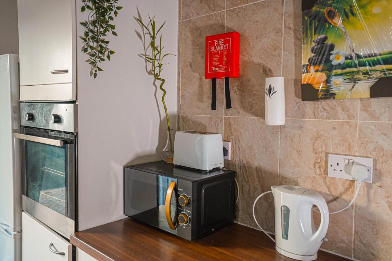 Private And Spacious 2 Bedroom House - Free Parking! คาร์ดิฟฟ์ ภายนอก รูปภาพ