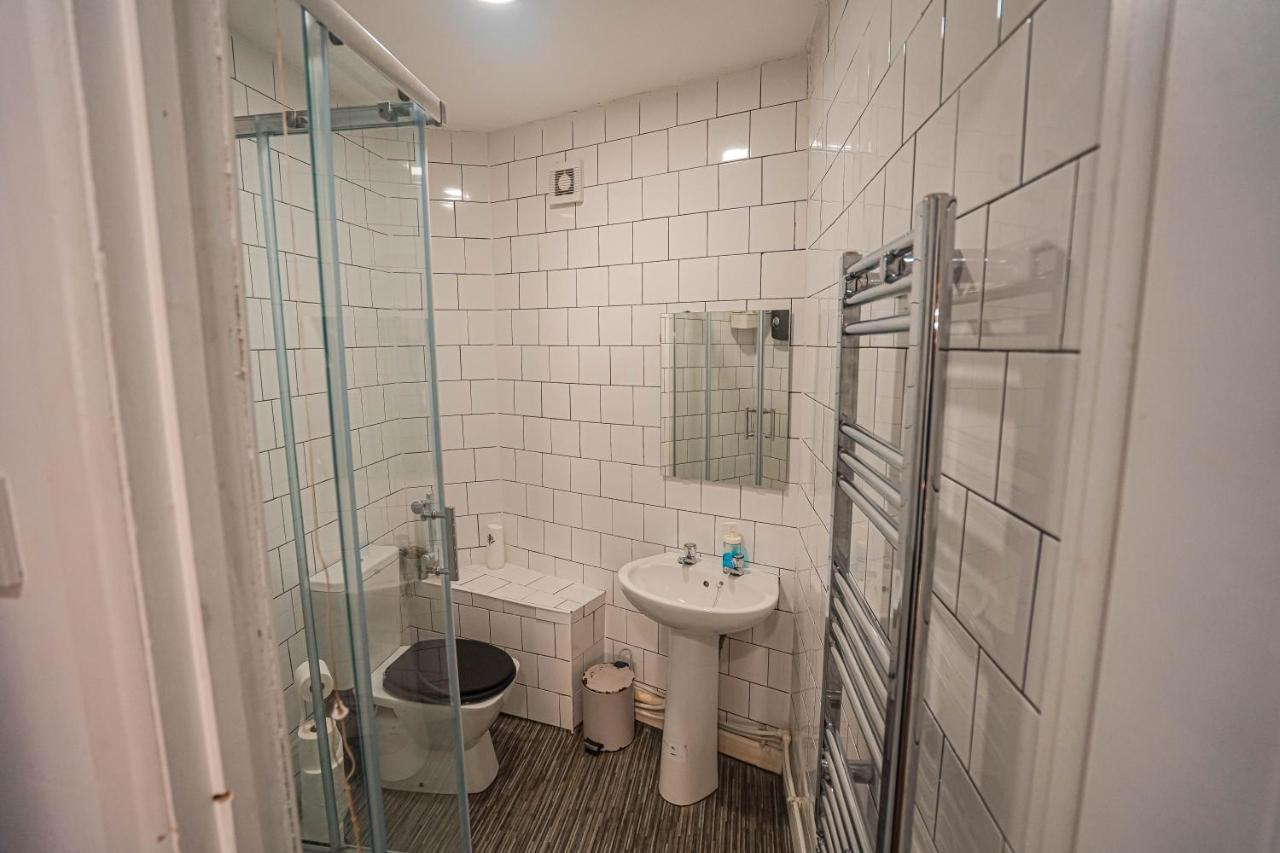 Private And Spacious 2 Bedroom House - Free Parking! คาร์ดิฟฟ์ ภายนอก รูปภาพ