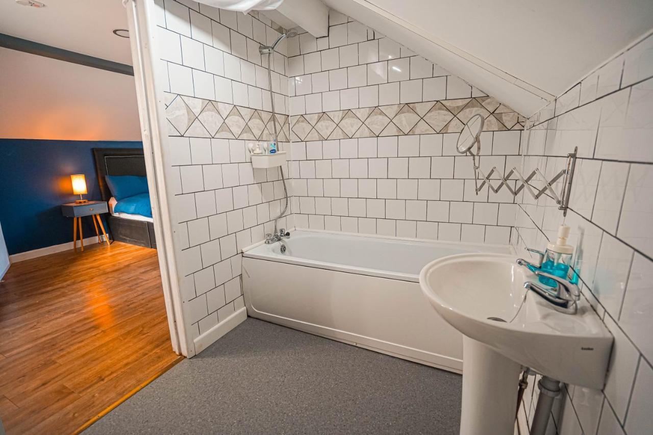 Private And Spacious 2 Bedroom House - Free Parking! คาร์ดิฟฟ์ ภายนอก รูปภาพ