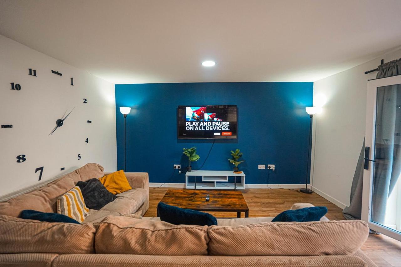 Private And Spacious 2 Bedroom House - Free Parking! คาร์ดิฟฟ์ ภายนอก รูปภาพ