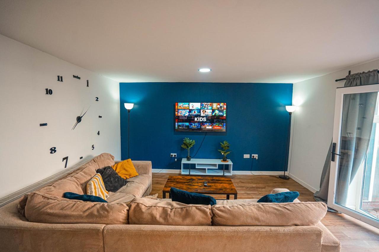 Private And Spacious 2 Bedroom House - Free Parking! คาร์ดิฟฟ์ ภายนอก รูปภาพ