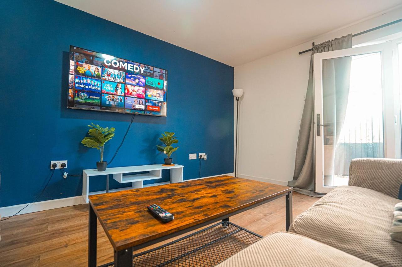 Private And Spacious 2 Bedroom House - Free Parking! คาร์ดิฟฟ์ ภายนอก รูปภาพ